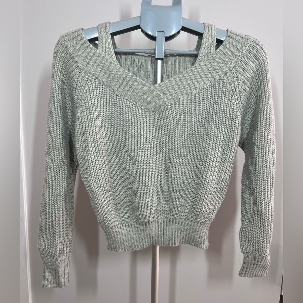 Soft Light Grey Ribbed V-Neck Sweater | Small